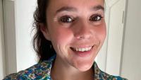 Portrætfoto af Camilla Norden som har indsendt et digt om psoriasisgigt til Hud & Helse redaktionen.