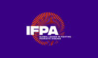 Billede med IFPAs grafiske logo, lilla baggrund med bogstaverne IFPA i hvid og en orange cirkel bag ved med grafisk effekt. 