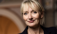 Portræt af sognepræst, forfatter og debattør Kathrine Lilleør, fotograf Les Kaner beskåret